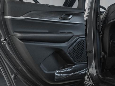 New 2025 Jeep Grand Cherokee L Limited w/ Luxury Tech Group II image 36