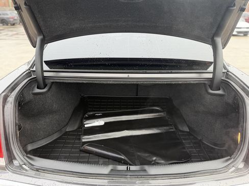 Used 2018 Chrysler 300 Limited w/ Safetytec Plus Group image 2