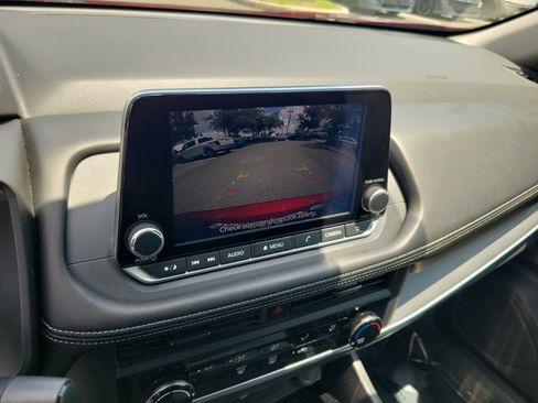 Used 2025 Nissan Rogue S FWD image 28