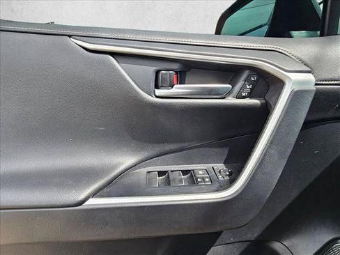 Used 2019 Toyota RAV4 Limited FWD image 25