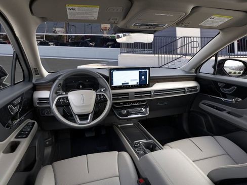 New 2025 Lincoln Corsair Reserve image 9