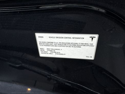Used 2025 Tesla Model Y Long Range AWD/4WD image 73
