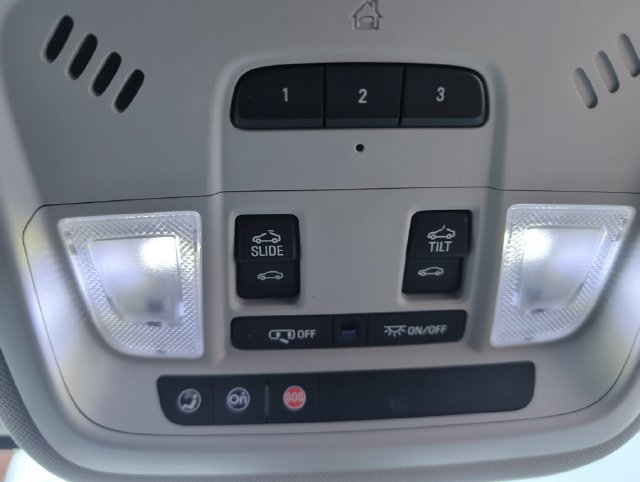 Used 2018 Chevrolet Traverse LT w/ LPO, Floor Liner Package FWD image 33
