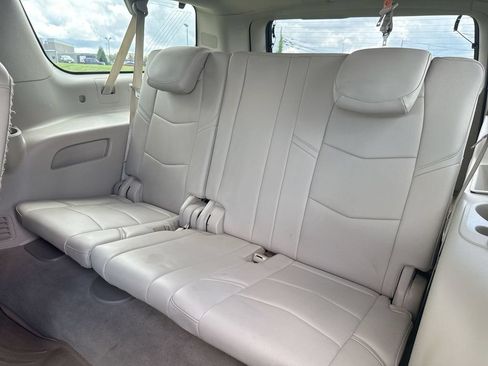 Used 2020 Cadillac Escalade ESV Premium Luxury AWD/4WD image 12