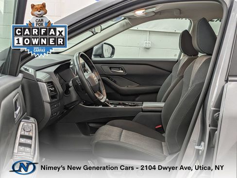 Used 2025 Nissan Rogue SV AWD/4WD image 3