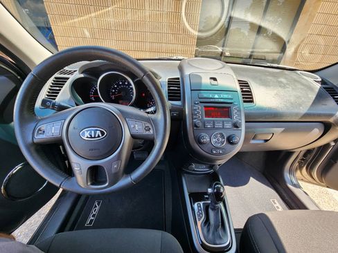 Used 2012 Kia Soul + FWD image 11