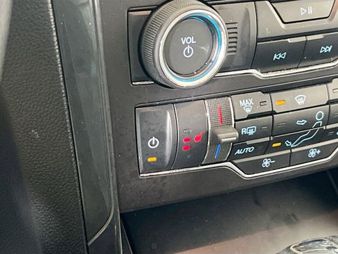 Used 2018 Ford Explorer XLT w/ Equipment Group 202A image 19