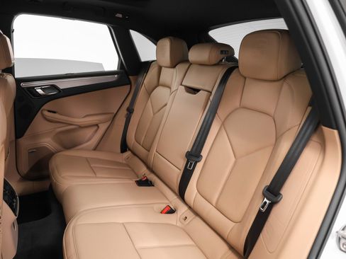 Certified 2026 Porsche Macan AWD/4WD image 33