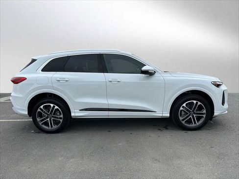 New 2025 Audi Q5 Premium image 2