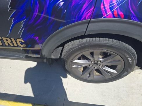 Used 2022 Ford Explorer XLT w/ Equipment Group 202A image 6