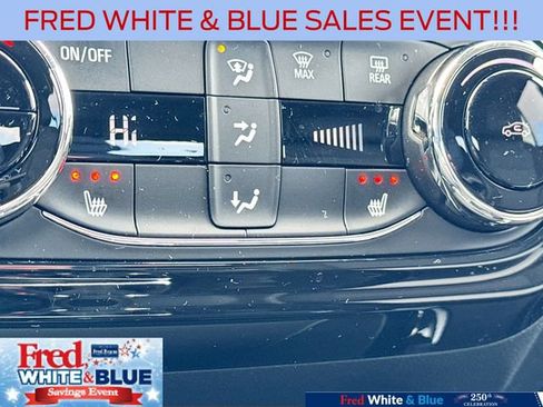 Used 2024 Chevrolet Trax LT w/ Driver Confidence Package FWD image 19
