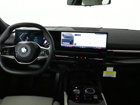Used 2025 BMW 530i xDrive image 4