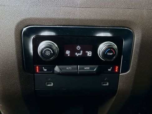 Used 2022 GMC Yukon SLT w/ SLT Premium Package image 25