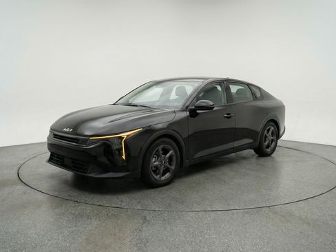 Used 2025 Kia K4 LXS image 3