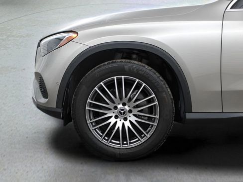 Used 2024 Mercedes-Benz GLC 300 4MATIC image 35