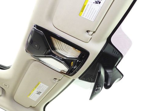 Used 2022 BMW 740i w/ Premium Package image 13