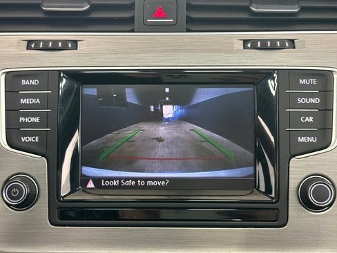 Used 2015 Volkswagen Golf TDI SE FWD image 3