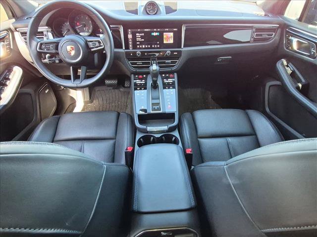 Used 2025 Porsche Macan AWD/4WD image 17