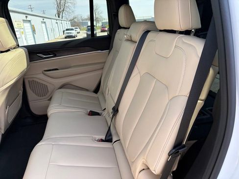 New 2025 Jeep Grand Cherokee L Limited AWD/4WD image 19