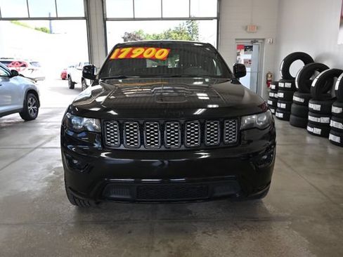 Used 2018 Jeep Grand Cherokee Altitude AWD/4WD image 2
