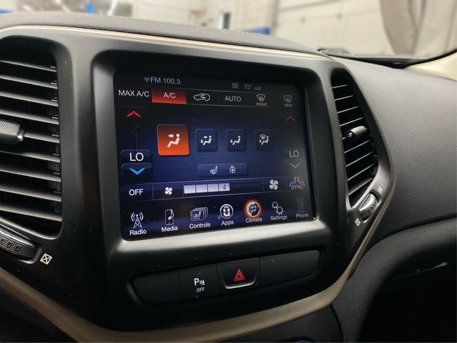 Used 2018 Jeep Cherokee Limited AWD/4WD image 29