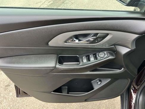 Certified 2023 Chevrolet Traverse LT w/ Rear Camera Mirror Package image 13