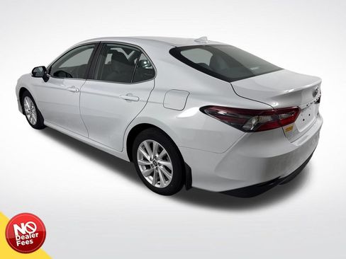 Used 2023 Toyota Camry LE AWD/4WD image 5