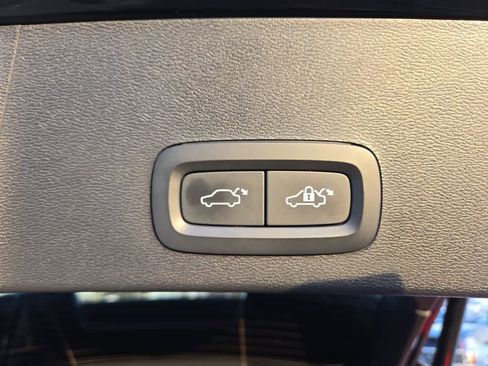 Used 2023 Volvo XC40 B5 Plus w/ Driver Assist Package image 7