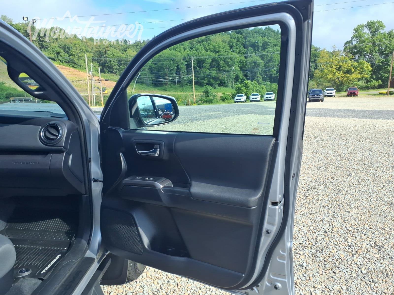 Used 2019 Toyota Tacoma TRD Sport AWD/4WD image 19