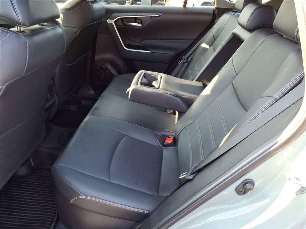 Used 2022 Toyota RAV4 XLE Premium AWD/4WD image 7