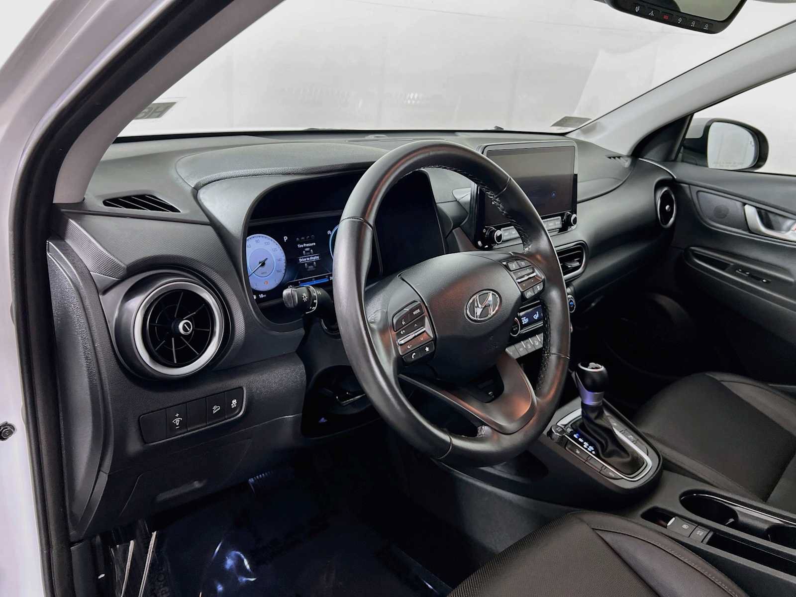 Certified 2023 Hyundai Kona Limited AWD/4WD image 9