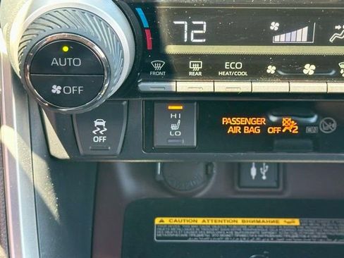 Used 2019 Toyota RAV4 Limited AWD/4WD image 29