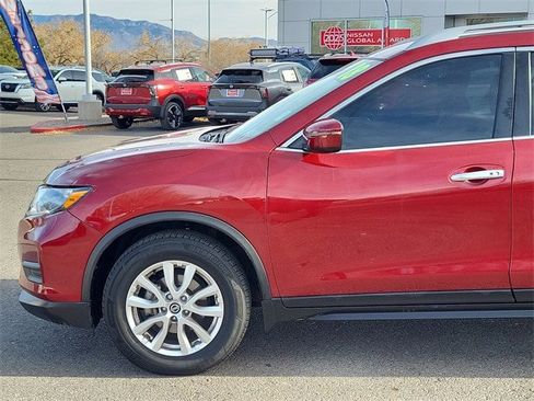 Used 2018 Nissan Rogue SV image 8