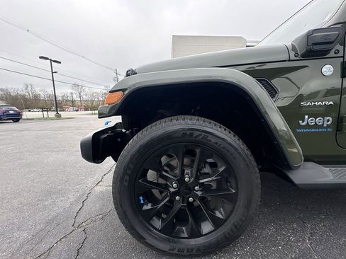 Used 2023 Jeep Wrangler Unlimited Sahara w/ Cold Weather Group image 16