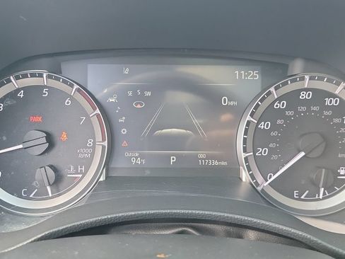 Used 2023 Toyota Highlander XLE FWD image 23