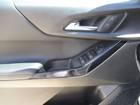 Used 2026 Chevrolet Equinox LT FWD image 32