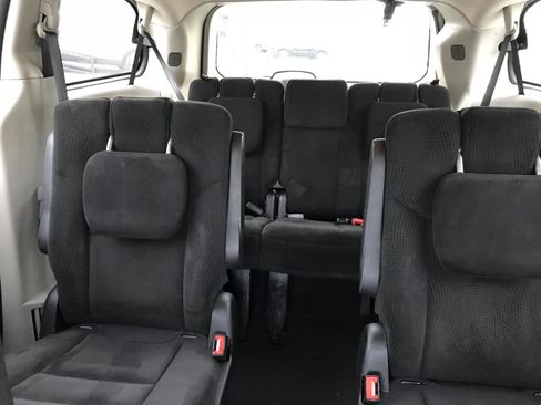 Used 2016 Dodge Grand Caravan SXT FWD image 16