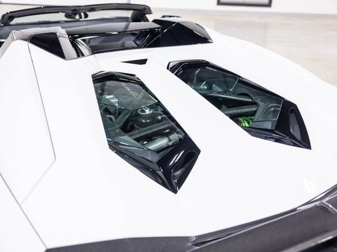 Used 2019 Lamborghini Aventador S image 19