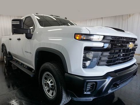 Used 2025 Chevrolet Silverado 2500 W/T AWD/4WD image 2