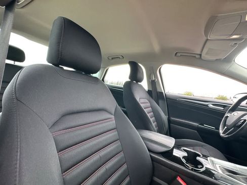 Used 2016 Ford Fusion SE FWD image 18