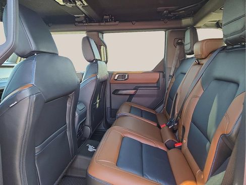 Used 2024 Ford Bronco Outer Banks w/ Sasquatch Package AWD/4WD image 9