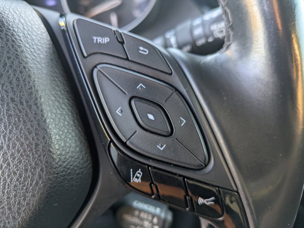 Used 2019 Toyota C-HR XLE FWD image 21