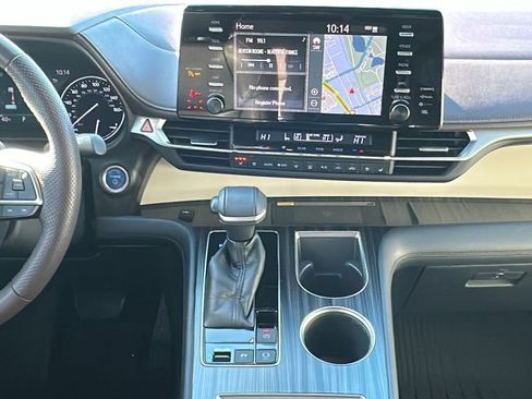 Used 2021 Toyota Sienna Platinum image 11