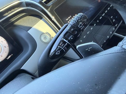 Used 2023 Hyundai Tucson Limited image 17