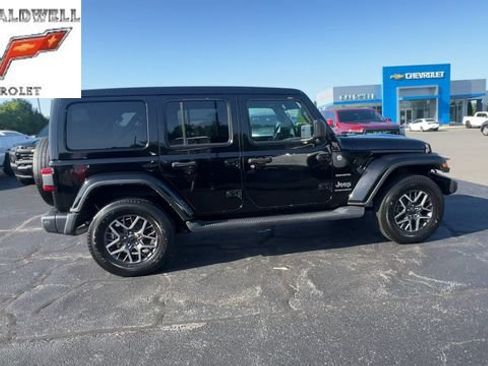 Used 2024 Jeep Wrangler Unlimited Sahara w/ Technology Group AWD/4WD image 9