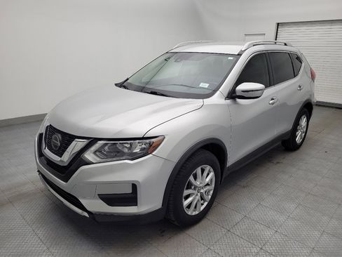 Used 2019 Nissan Rogue SV image 2