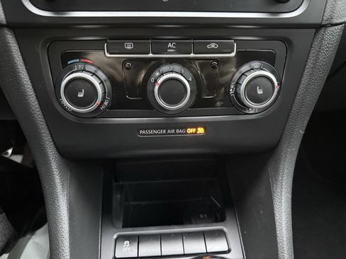 Used 2011 Volkswagen GTI Autobahn image 28