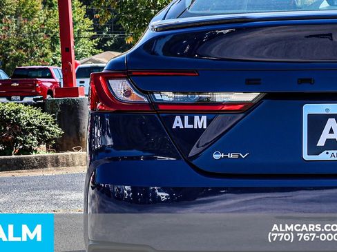 Used 2025 Toyota Camry SE image 13