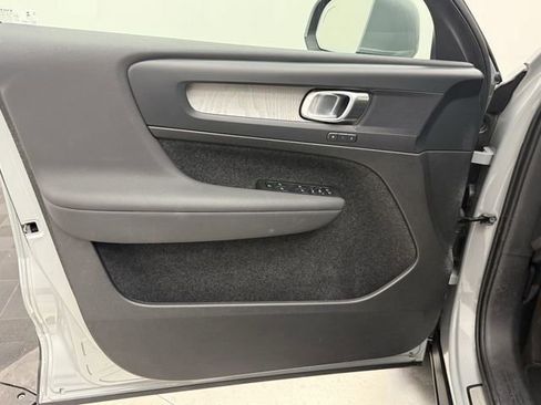 Certified 2025 Volvo XC40 B5 Plus image 10