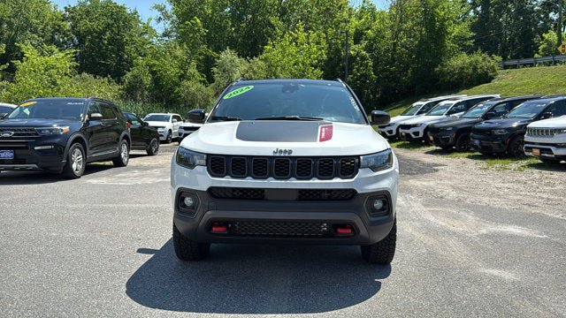 Used 2024 Jeep Compass Trailhawk AWD/4WD image 3